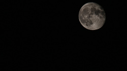 Dolunaydan Şişkin Aya...